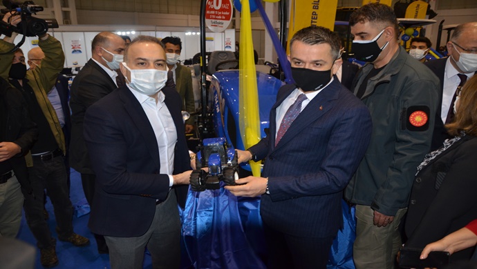 BAKAN PAKDEMİRLİ, NEW HOLLAND TÜRKİYE SATIŞ BİRİNCİSİ BİLGİN GROUP `I TEBRİK ETTİ