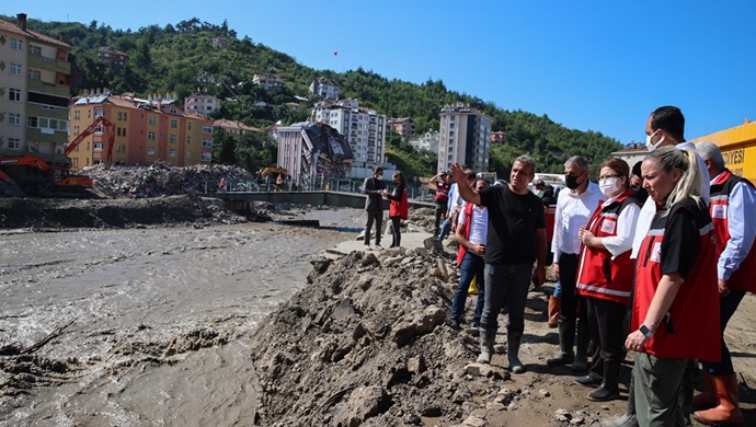 Sosyal yardımlar afetzedelere ulaştırılıyor