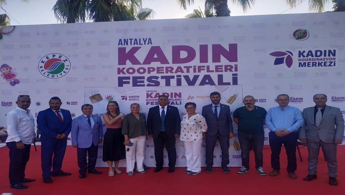 BAŞKAN BEŞİKTEPE KURMAYLARI İLE ÜRETİCİ KADIN KOOPERATİFLERİ FESTİVALİNİ ZİYARET ETTİ