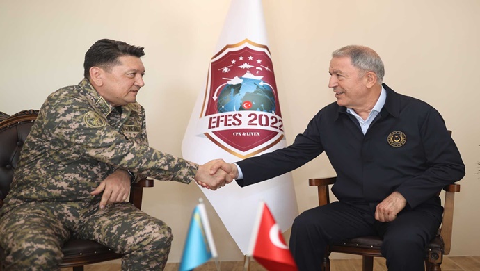 Millî Savunma Bakanı Hulusi Akar, Kazakistan Genelkurmay Başkanı Korgeneral Marat Khusayinov’u Kabul Etti