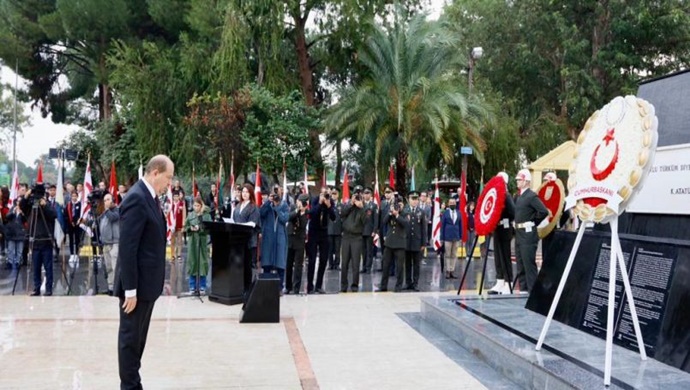 Cumhurbaşkanı Ersin Tatar, Ulu Önder Mustafa Kemal Atatürk’ün vefatının 84’üncü yıl dönümü dolayısıyla Lefkoşa Atatürk Anıtı önünde düzenlenen törene katıldı.