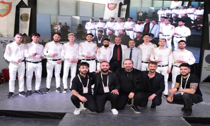 KONYALI BERBERLER ADANA’DA ŞOV YAPTI