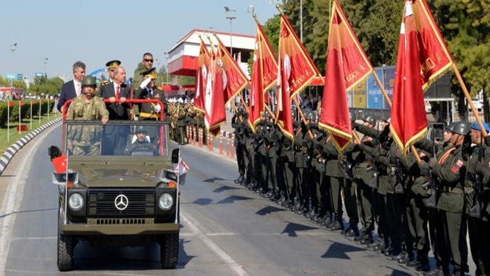 Cumhurbaşkanı Ersin Tatar, 30 Ağustos Zafer Bayramı’nın 101. yıl dönümünde Lefkoşa Dr. Fazıl Küçük Bulvarı’nda düzenlenen resmigeçit törenine katıldı.