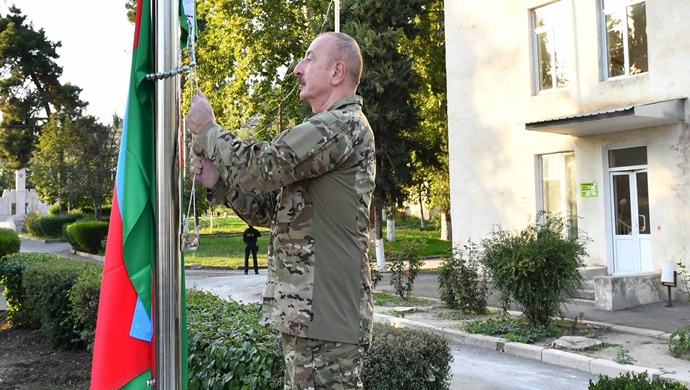 İlham Əliyev Xocavənd şəhərində Azərbaycan Respublikasının Dövlət Bayrağını ucaldıb