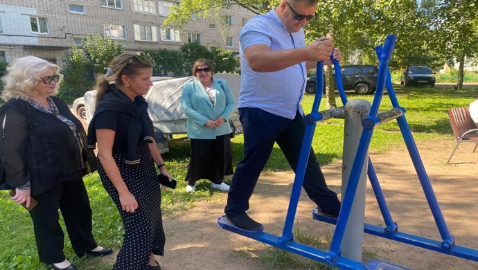 Birleşik Rusya, Novgorod ve Arhangelsk bölgelerindeki çocuk ve spor oyun alanlarının güvenliğini kontrol etti