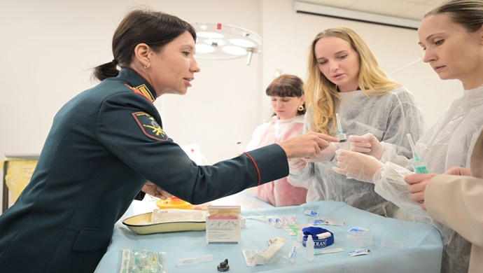 Birleşik Rusya Kadın Hareketi, SVO katılımcılarının eşleri için yeni bir hemşirelik kursu başlattı