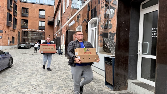 «Молодая Гвардия Единой России» и «Волонтёрская Рота» поздравят учителей в новых регионах с профессиональным праздником