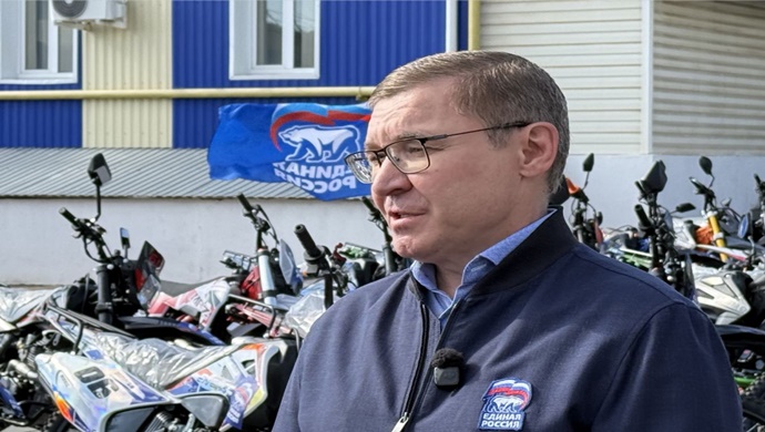 Birleşik Rusya, Merkez Kuvvetler Grubu’ndaki askerlere motosiklet ve ekipman bağışladı.