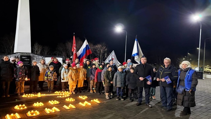 Hafızanın “ateşli görüntüleri”: Birleşik Rusya üyeleri, Arktika’nın savunucularının kahramanlıklarını onurlandırdı