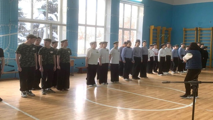 Tataristan Cumhuriyeti’nin Almetyevsk kentinde, Birleşik Rusya Genç Muhafızları’nın girişimiyle gençler için askeri-spor müsabakaları düzenlendi