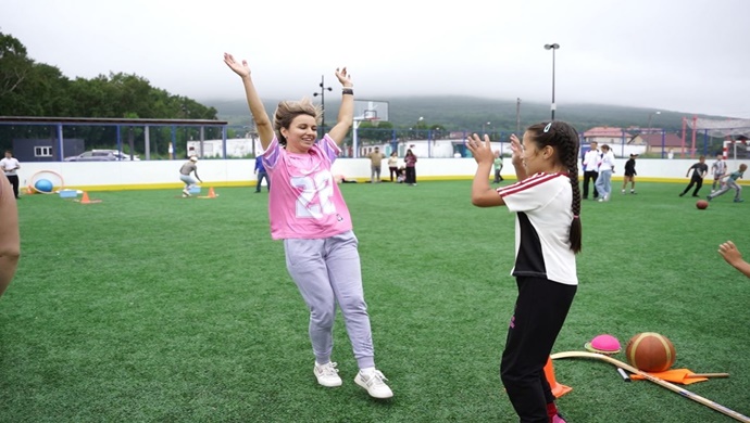 “Rusya’nın Gücü” maratonunun aile bayrak yarışı, Kamçatka Bölgesi’ndeki Yelizovo’da gerçekleşti