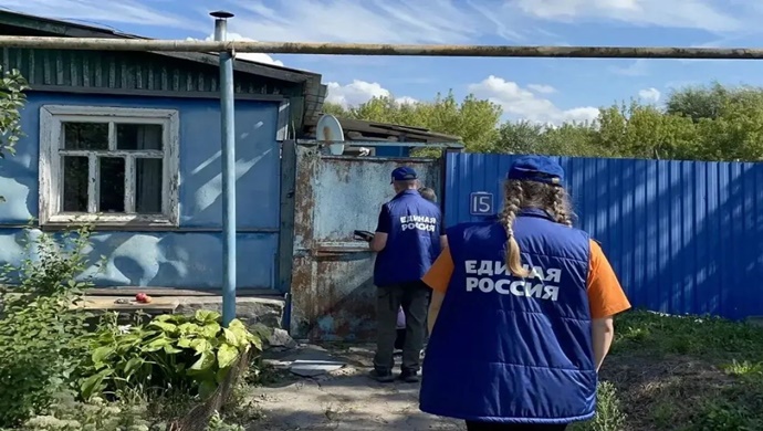 Волонтёры лагеря «Курский рубеж» восстанавливают жилые дома и социальные объекты в приграничье