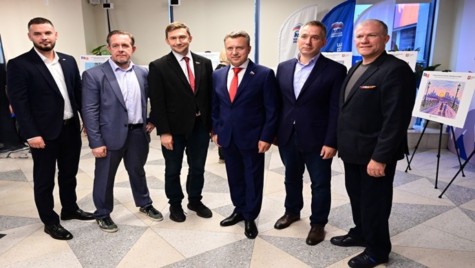 Moskova’daki Birleşik Rusya halk destek merkezinde Şehir Günü için vatansever etkinlikler düzenlendi